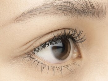 ルリアン(LeLien)の写真/ママになっても美しく！最新特許技術で叶える【エクステ×まつパ】自まつ毛を根本から上げて若々しい目元に