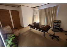 コアブルーム(CoreBloom)の雰囲気（茶色をメインとしたシンプルで落ち着いた空間です。）