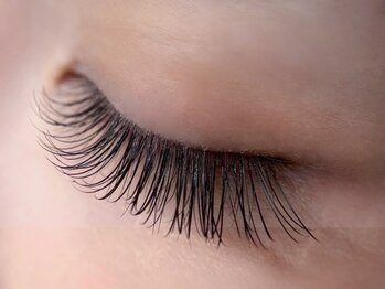 エム(M)の写真/【華やかさのある目元へ】お悩みに寄り添い、理想と似合わせを叶えるオーダーメイドデザイン