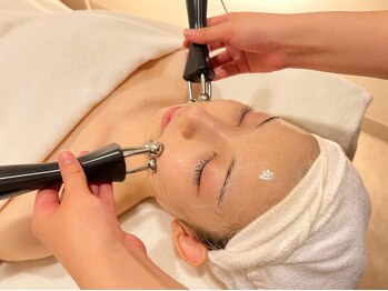 ファミーユ(famille)/EMSで3Dリフトアップ!