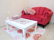 店内はピンクを基調にした女の子らしい部屋で心も身体も女子力UP