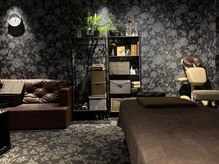 クオーレプラス(CUORE PLUS)の雰囲気（施術ベッドの雰囲気とくつろぎソファ）