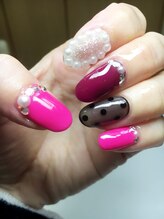 ビューティーネイル(Beauty Nail)/パールやストーンで派手ネイル