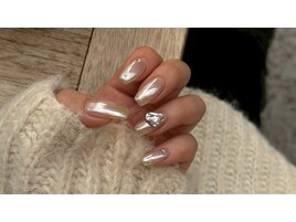 女の子を詰め込んだネイル