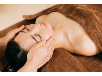 カイロプラクティックヘルス＆ビューティ　ASAHIKAWAの写真/「【驚きの変化を実感】骨格のプロが贈る小顔矯正。AI診断で左右差を分析し、シャープな理想の小顔へ！」