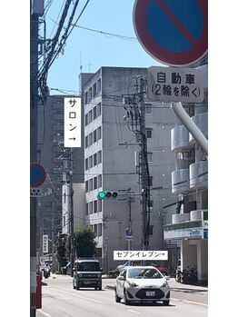 ビウラ(BIURA)/サロンはセブンイレブンの隣