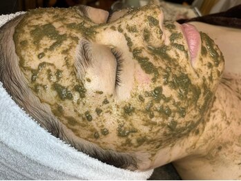 ラフィーユ うるま店(Lafille)の写真/日本人のお肌に合わせたハーバルピールのハーブトリートメント★天然のハーブのチカラで整ったお肌へ♪