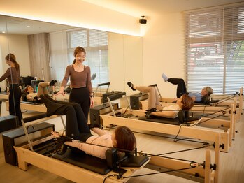 フィットプレイス 那覇若狭店(FITPLACE)の写真/【FITPLACE内にピラティス誕生★】ジム通い放題×グループレッスンで効率よく自分史上最高のボディに♪
