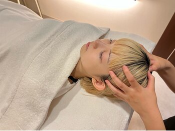 ファミーユ(famille)/優しめタッチのドライヘッドスパ