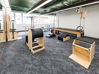 ピラティスアライアンス たまプラーザスタジオ/Peak製ピラティスマシン多数完備