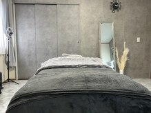 当サロンはグレーを基調とした大人かわいい雰囲気になってます。