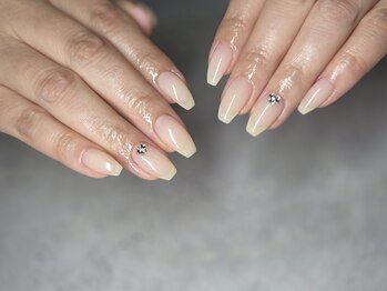 フローラ(Flora)の写真/【モチ・フォルムにもこだわったデザイン★】お仕事柄派手なネイルができない方やシンプル派の方に大人気！