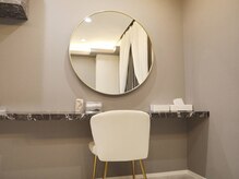 Makeup space at Hair removal room