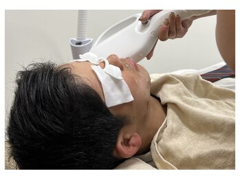 メンズスリーナインサロン(Men's ThreeNines Salon)/髭光の施術