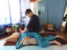 ■一番人気タイ古式マッサージ！妊婦さんは横向きで施術します