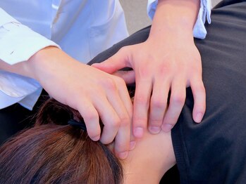 イーク 丸の内カイロプラクティック整体/首の筋肉の調整