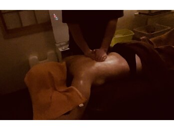 手のひら整顔術 笑楽館/ボディトリートメント施術シーン