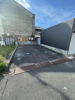 ラフォクシー(La.Foxy)/店舗からすぐの第1駐車場には2台