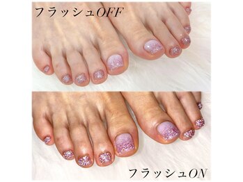 フットで大人気♪きらきらネイル