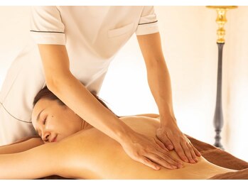 ルネティルタ パセーラ店(RUNE Titutha)/【背中】