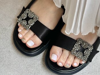 サンジュウヨン(34)/ホワイトフットネイル