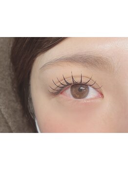 ナチュラル上品な目元にしたい