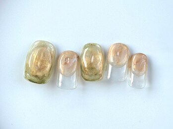 グリーン×ゴールド奥行きネイル