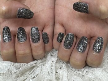 ハニービービー(Honey Bee Bee)/黒ラメネイル