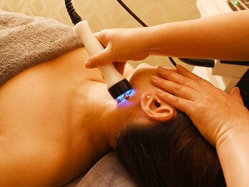 なごみ(Nagomi)の写真/【二重あご&むくみ】ハイパーナイフ小顔＋首肩リンパ＋デコルテ60分　￥5980究極の巡りケアで小顔が持続！