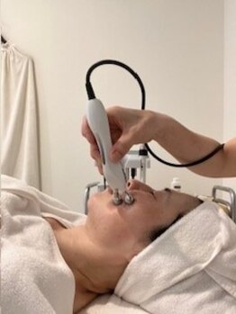美活くらぶの写真/【若く見られたい方】当店の贅沢ケアで年齢による顔・肌悩みを改善◎ヘッドケアの追加で更にリフトアップ！