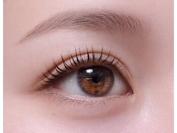 アムールトロワ 麻布十番(Amour trois)の写真/大人女性に似合う韓国束感まつげパーマが人気◎まつげの悩みに寄り添い理想を叶える“似合わせ専門サロン”