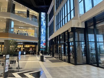 ブランナンバーセブン(Blanc no.7)/E入り口入ると液晶の滝が目印！