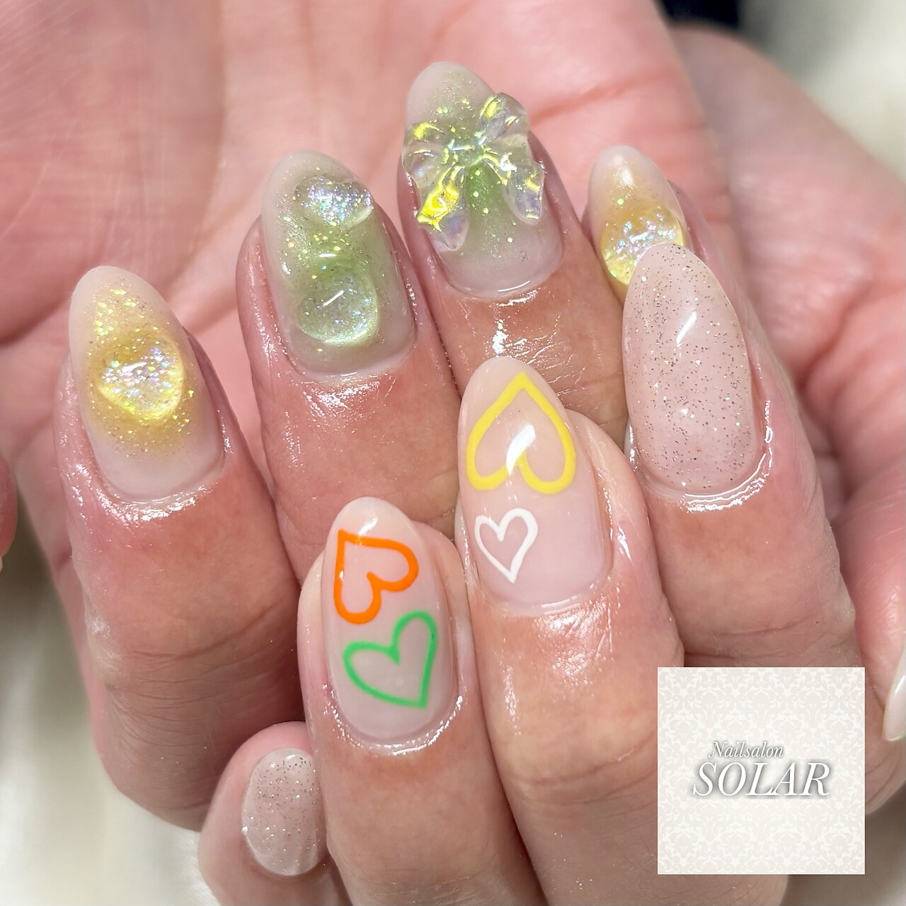 2025年-2026年冬トレンド】イエロー ハートのネイルデザイン集｜人気順