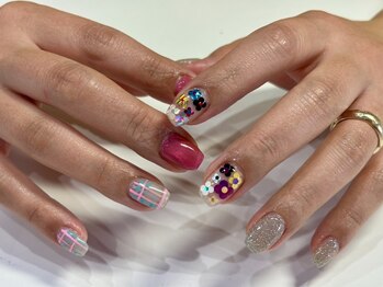 salon PLEDGE ebinomaru nail&eye【サロン プレッジ】の写真/《お仕事ネイル~個性派まで◎》短い爪に映える、コロンと可愛いショートデザインをご提案★