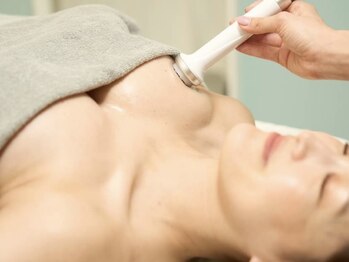 美人バスト 川崎店/栄養成分導入で垂れボリュームUP