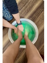 サワッディー タイリラックスマッサージ(Thai Relax Massage)/足を温めるとリラックス