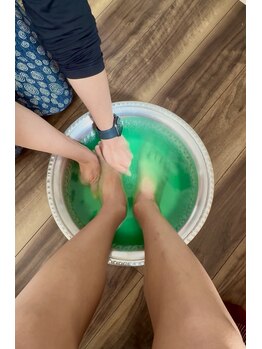 サワッディー タイリラックスマッサージ(Thai Relax Massage)/足を温めるとリラックス