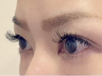 ネイルアンドアイラッシュ ネネの写真/【フラットラッシュ】超軽量のエクステで付け心地◎まつエクは全メニューLEDへの変更も可能！更に長持ち◎