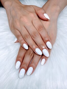 アムルーズ(Amoureuse)/ホワイトネイル♪