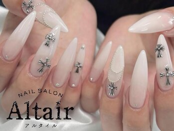アルタイル(Altair)の写真/どんなお爪も長さ出しで、理想のフォルムに仕上がる☆マグネットネイルやちゅるんカラーでお洒落な指先に◎