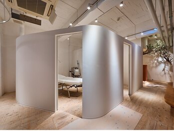 ブルーム 四条烏丸(bloom)/落ち着いた雰囲気の店内◎