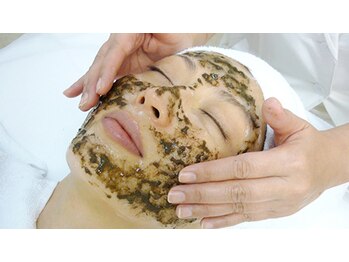 マリー エクラン/ハーブピーリング