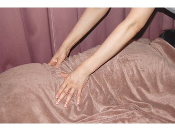 リラクゼーション幸の写真/【強もみもお任せ★24時迄営業】中国式足踏み施術で、手技では届かない深部の凝りまでアプローチ◎三宮スグ