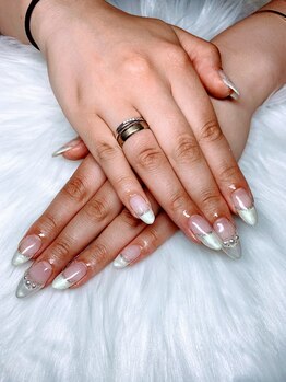 アムルーズ(Amoureuse)/フレンチストーンネイル♪