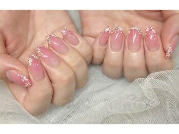 ネイルアンドアイラッシュスタジオ シュシュ(chouchou)/手描きお花柄フレンチカラグラ