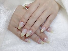 黄みワンホングラデハートネイル