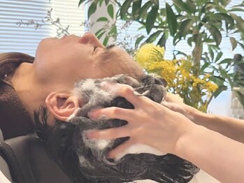 ユメミ 六本木(yumemi)の写真/お仕事帰りにもサラリーマンの方も◎思わず眠ってしまう方が続出！頭皮のコリを解消◇頭浸浴も人気♪