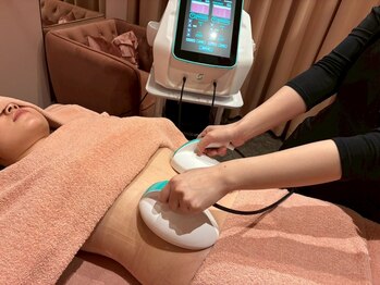 サロン ド グロウ 札幌店の写真/北海道希少マシン！【くびれ集中♪超音波セル分解＋発汗マット★60分￥4950】ぽっこりお腹もスッキリ◎