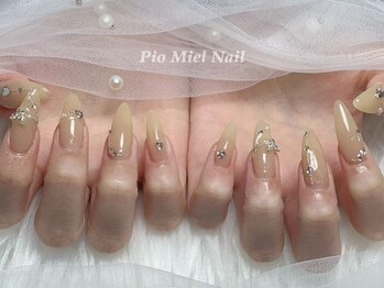 ピオミエルネイル 新宿(pio miel nail)/上品ベージュのビジューネイル