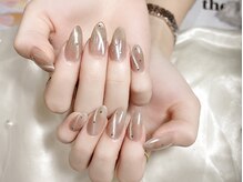 センシー ネイル スタジオ(Sensy Nail Studio)/星屑が舞うヌーディーな手元